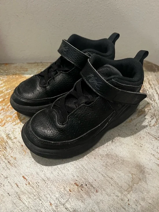 Nike Air Jordan’s Kids Black Athletic Sneakers with Velcro Strap Size 13 C - Picture 1 of 10